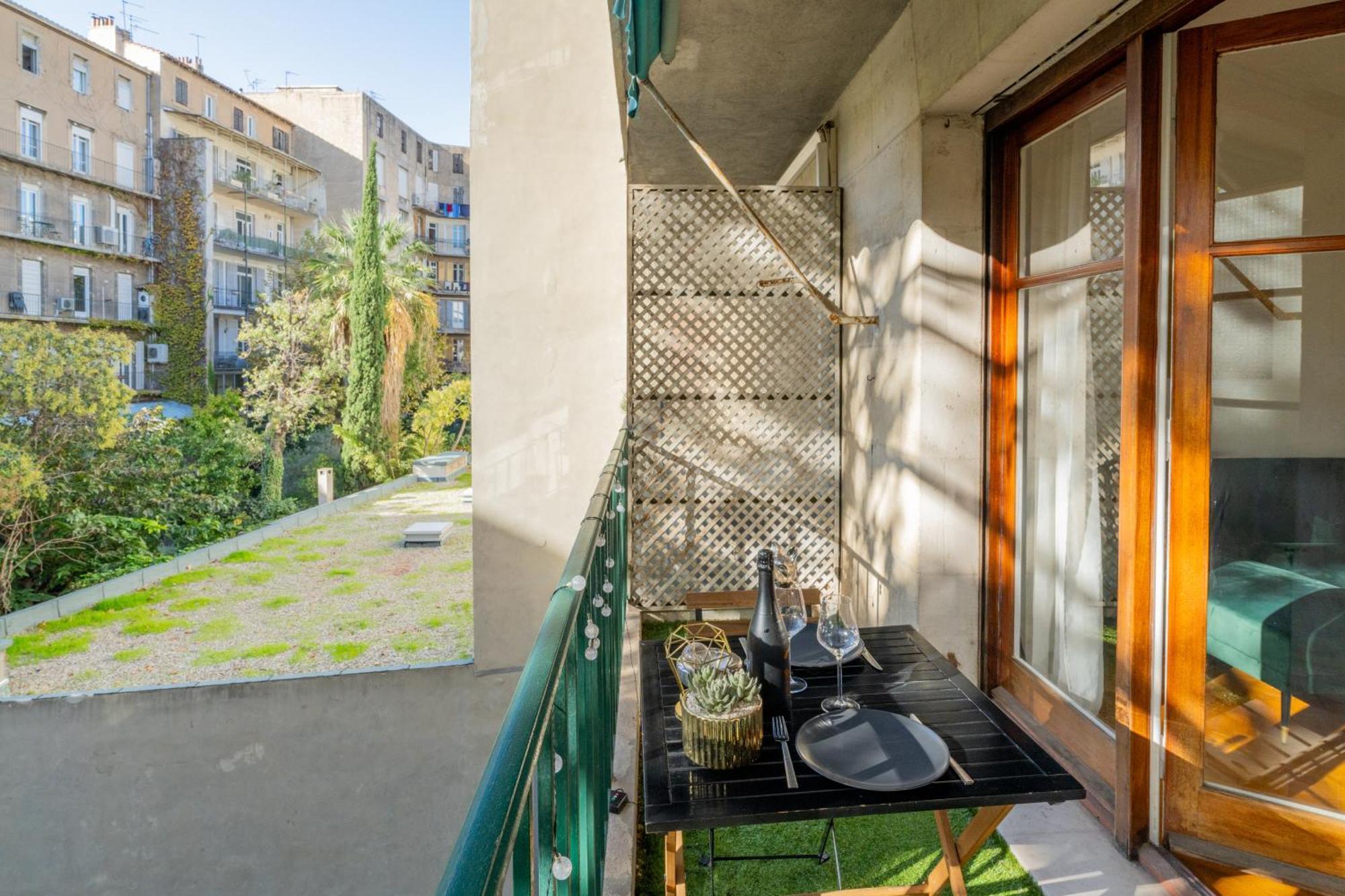 Le Carre D'Or Mermoz Marseille Exterior photo